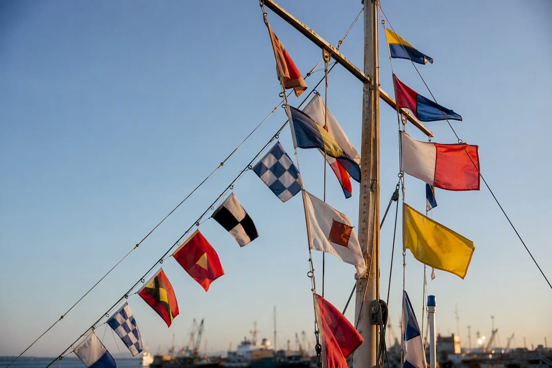 Ship mast showing proper flag hoisting and spacing